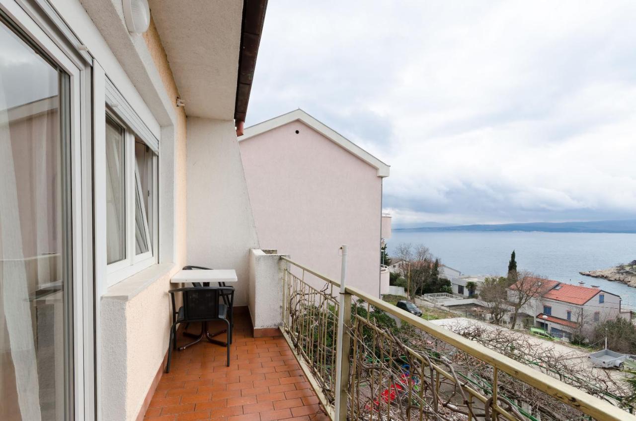 Apartments And Room Mirjana Dramalj Exterior foto