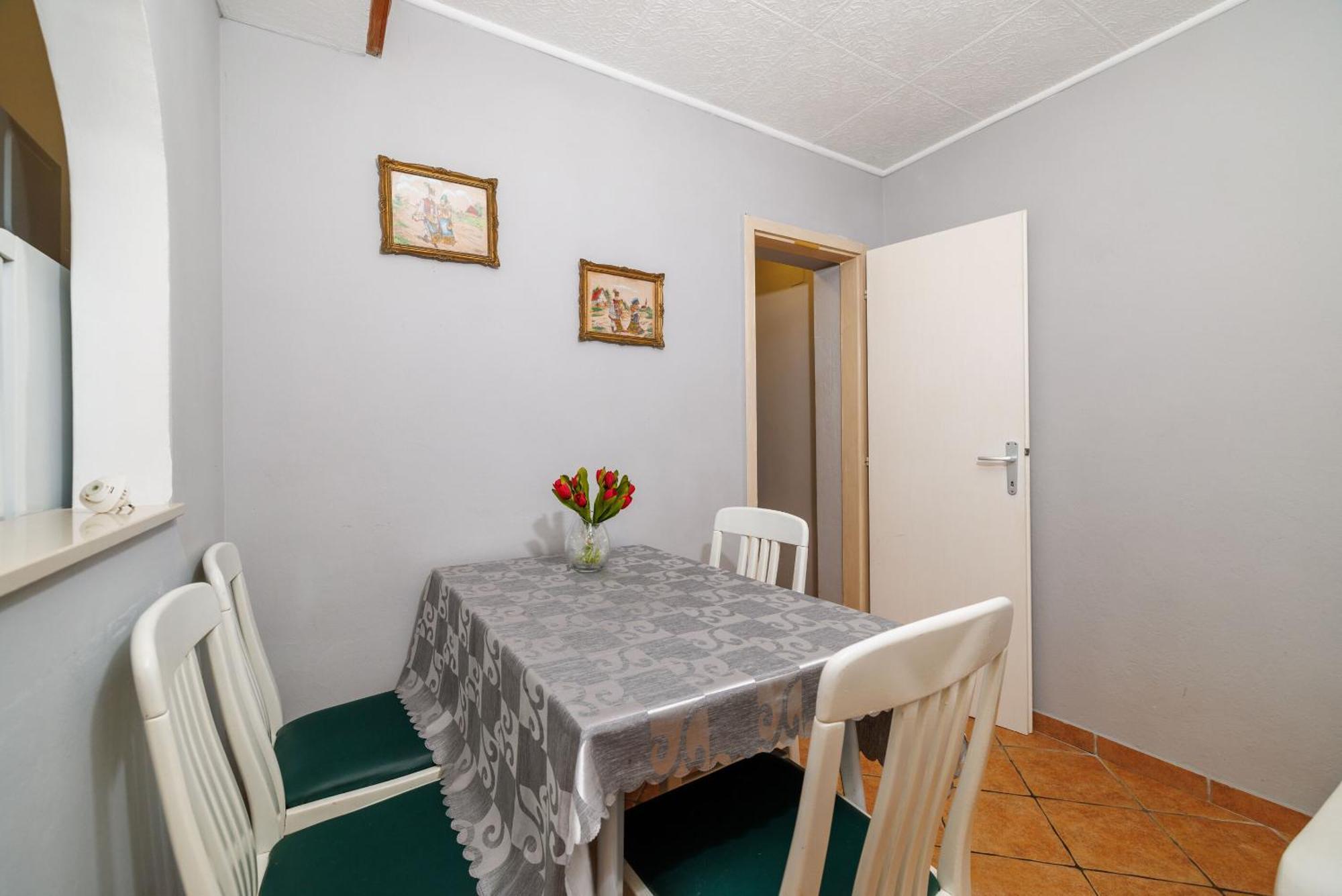 Apartments And Room Mirjana Dramalj Exterior foto