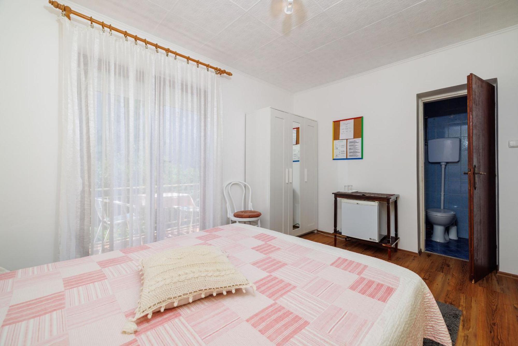 Apartments And Room Mirjana Dramalj Exterior foto