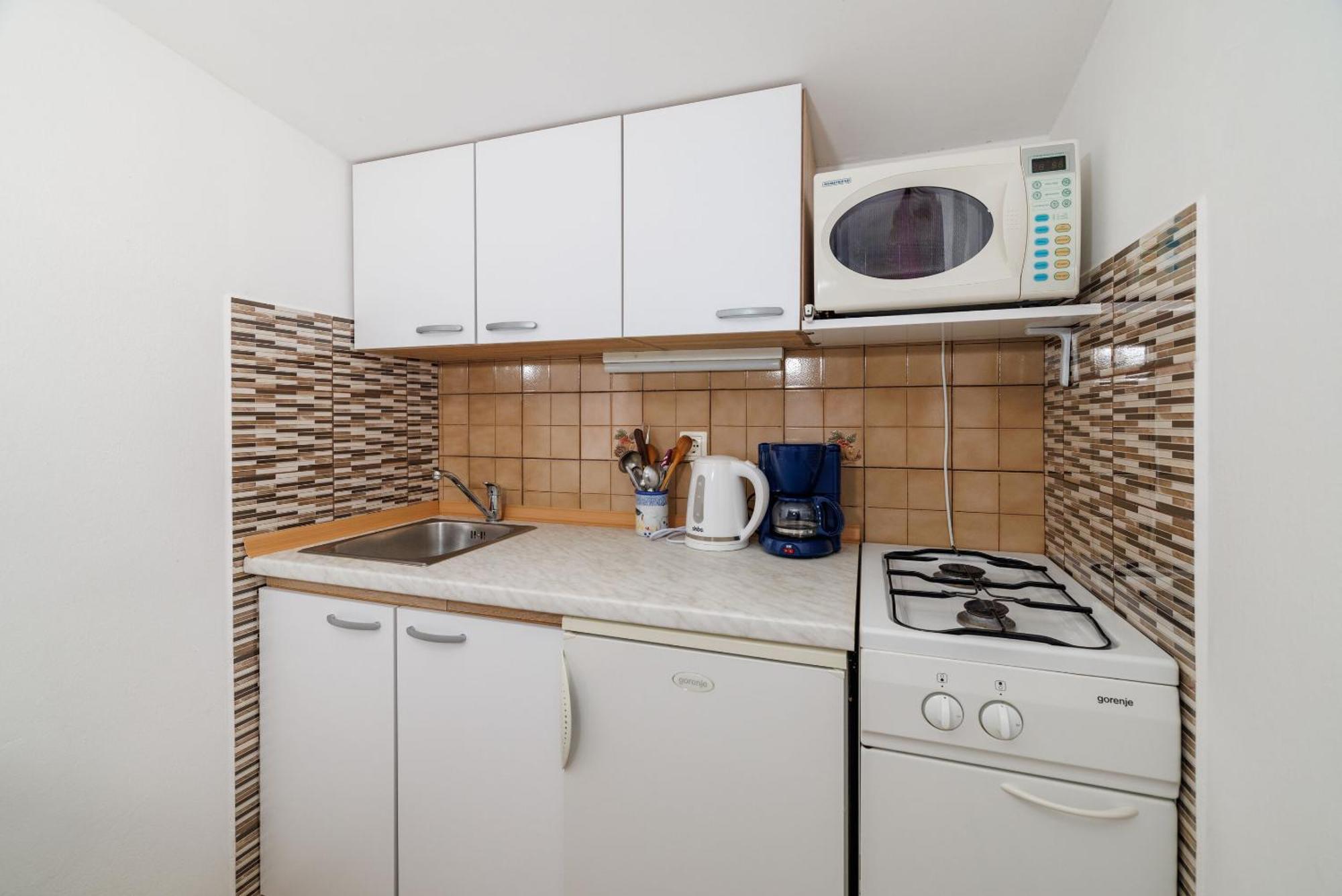 Apartments And Room Mirjana Dramalj Exterior foto
