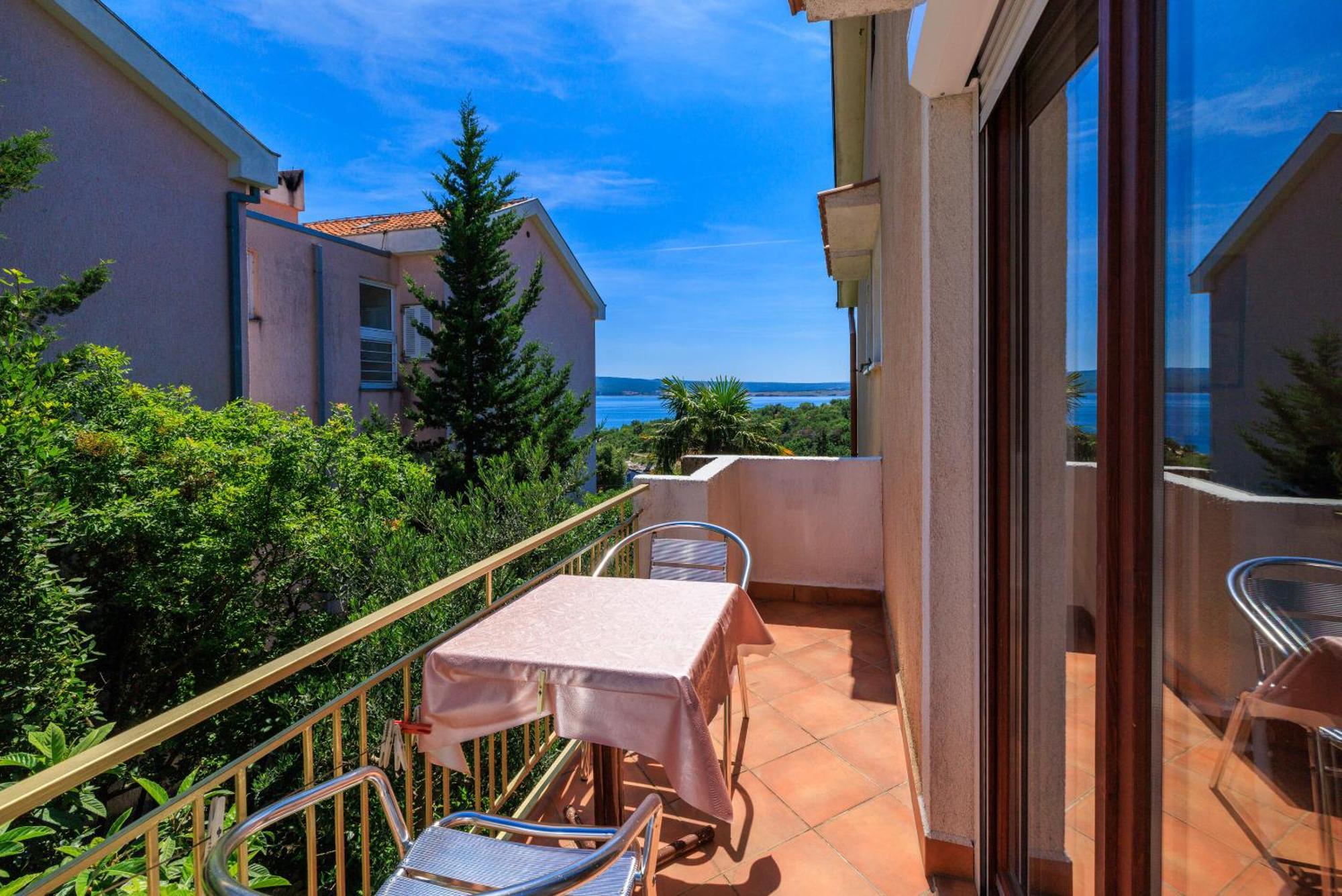 Apartments And Room Mirjana Dramalj Exterior foto